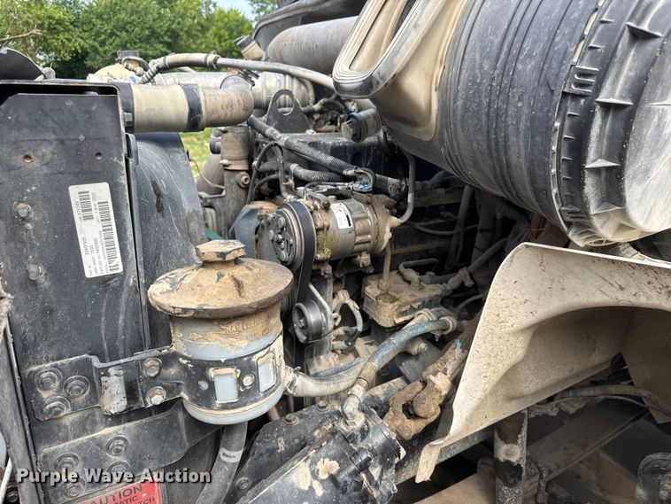 image for item NA9432 2007 International 8600 semi truck