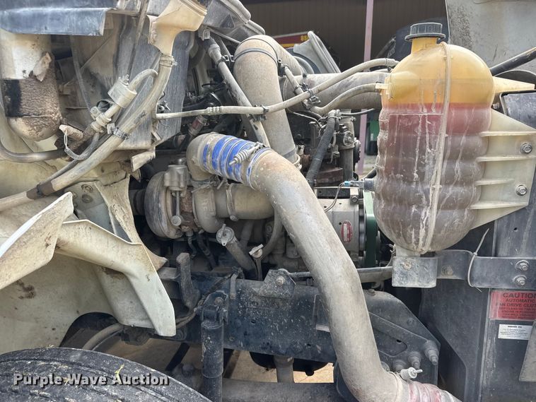 image for item NA9432 2007 International 8600 semi truck