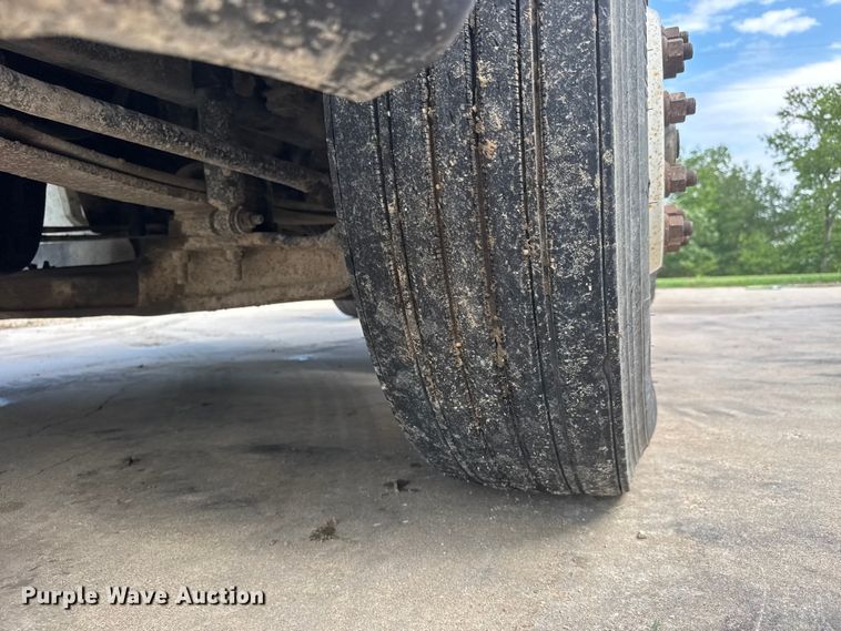 image for item NA9432 2007 International 8600 semi truck