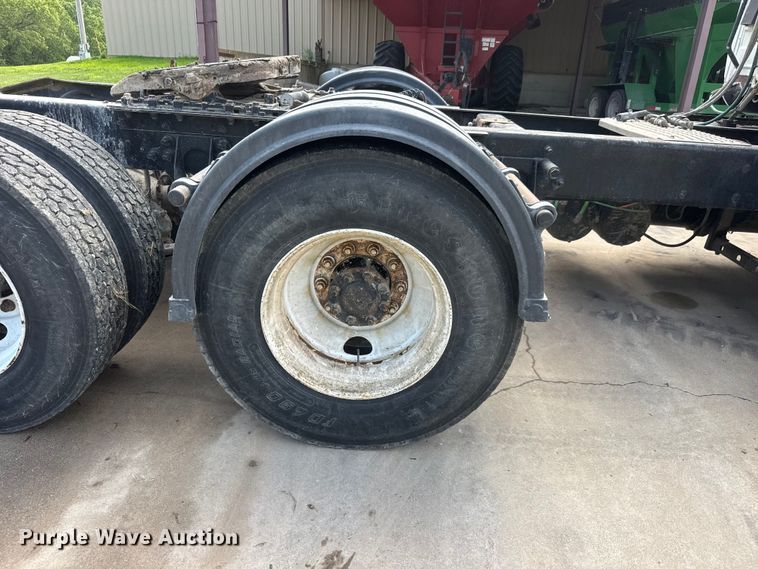 image for item NA9432 2007 International 8600 semi truck