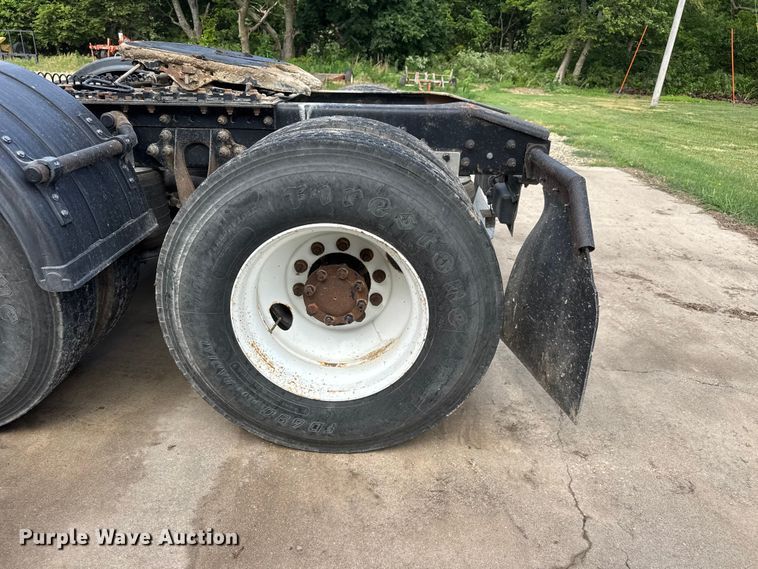 image for item NA9432 2007 International 8600 semi truck
