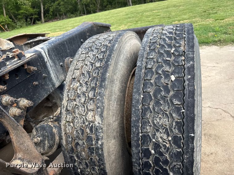 image for item NA9432 2007 International 8600 semi truck