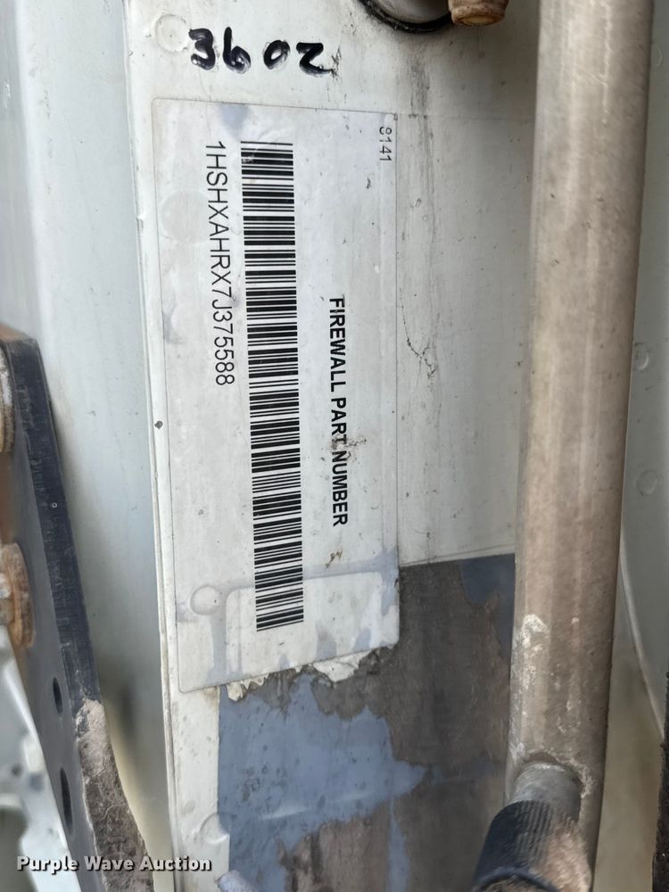 image for item NA9432 2007 International 8600 semi truck