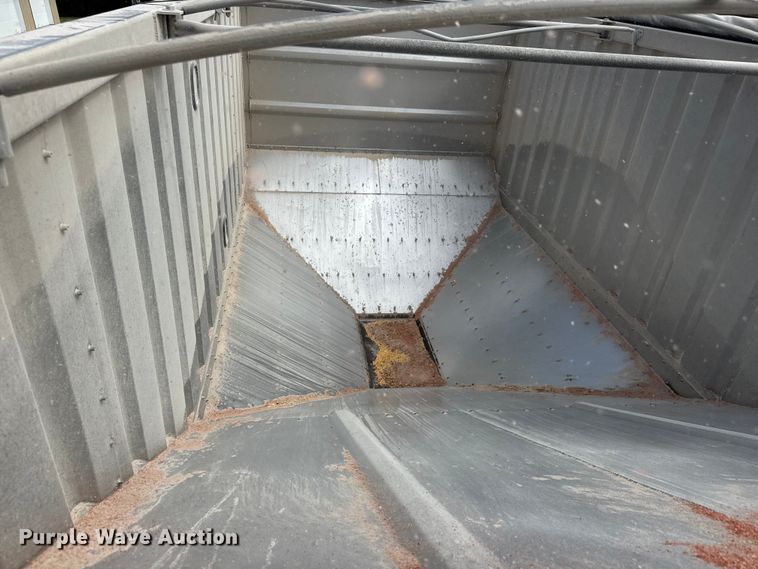image for item NA9433 2017 Neville Built  grain trailer