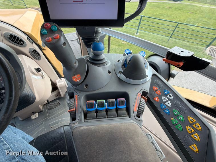 image for item NA9436 2016 Challenger 1038 MFWD tractor