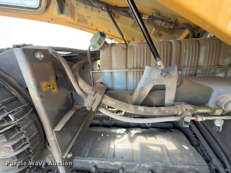 image for item NA9436 2016 Challenger 1038 MFWD tractor