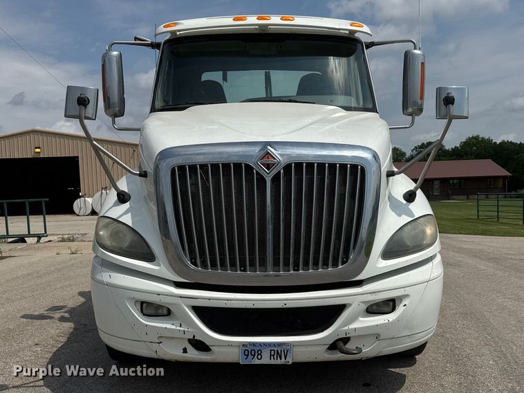 image for item NA9437 2013 International ProStar+ 122 semi truck