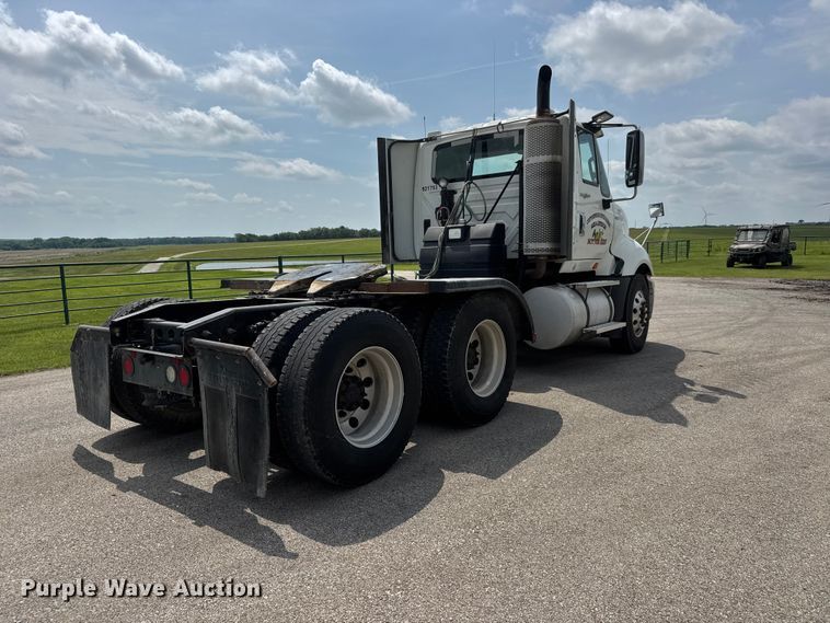 image for item NA9437 2013 International ProStar+ 122 semi truck