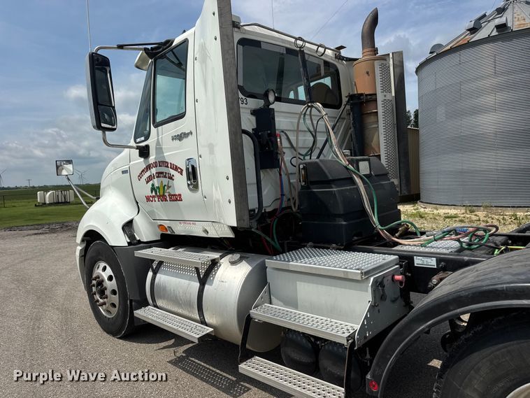 image for item NA9437 2013 International ProStar+ 122 semi truck