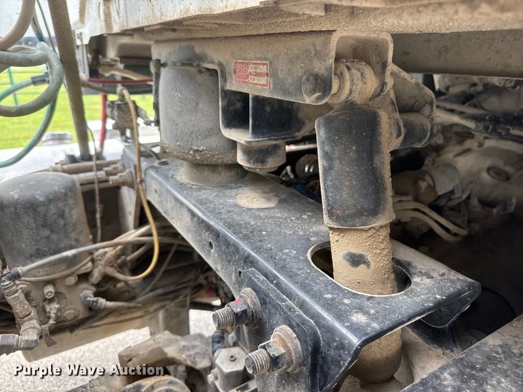 image for item NA9437 2013 International ProStar+ 122 semi truck