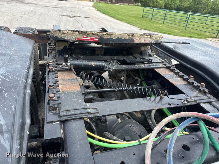 image for item NA9437 2013 International ProStar+ 122 semi truck