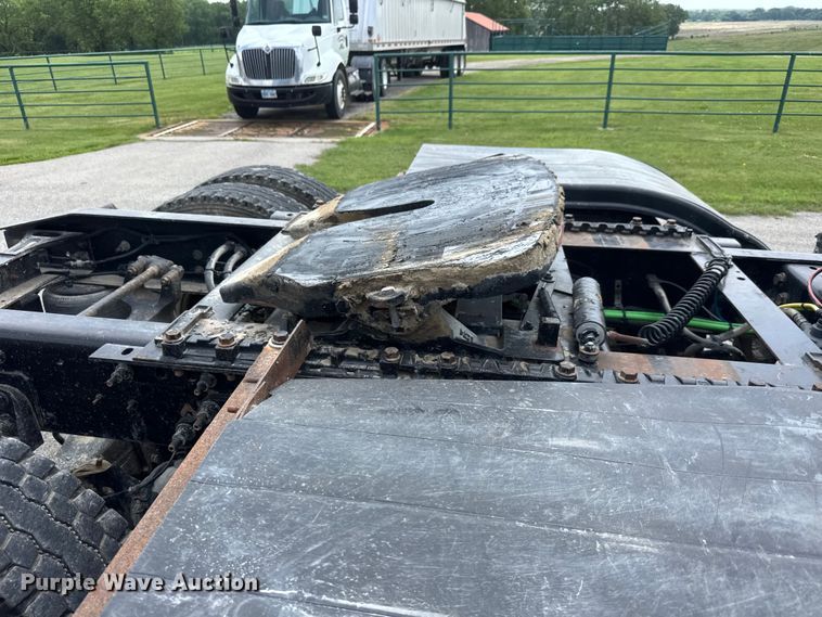 image for item NA9437 2013 International ProStar+ 122 semi truck