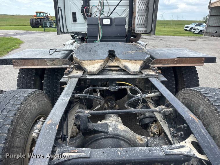 image for item NA9437 2013 International ProStar+ 122 semi truck