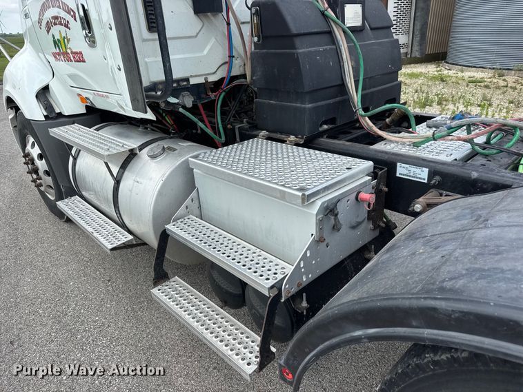 image for item NA9437 2013 International ProStar+ 122 semi truck