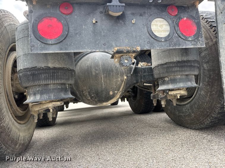 image for item NA9437 2013 International ProStar+ 122 semi truck