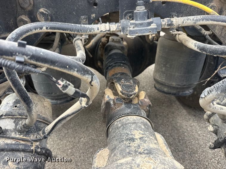 image for item NA9437 2013 International ProStar+ 122 semi truck
