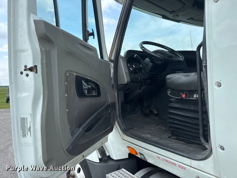 image for item NA9437 2013 International ProStar+ 122 semi truck
