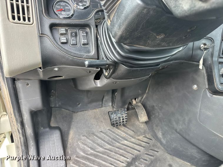 image for item NA9437 2013 International ProStar+ 122 semi truck