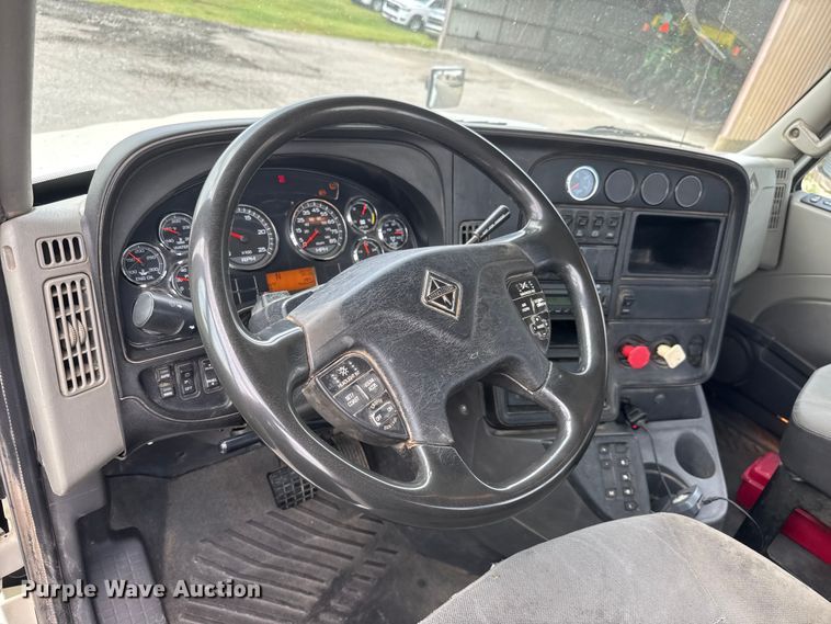 image for item NA9437 2013 International ProStar+ 122 semi truck
