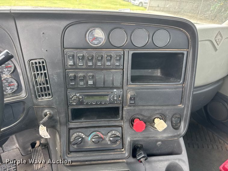 image for item NA9437 2013 International ProStar+ 122 semi truck