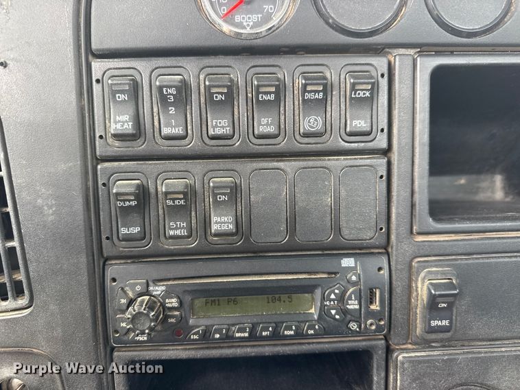 image for item NA9437 2013 International ProStar+ 122 semi truck