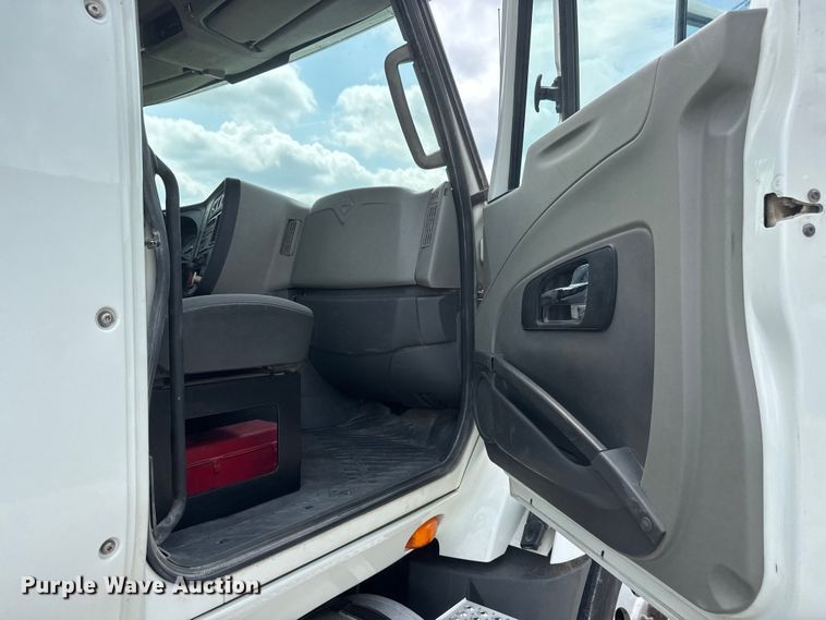 image for item NA9437 2013 International ProStar+ 122 semi truck