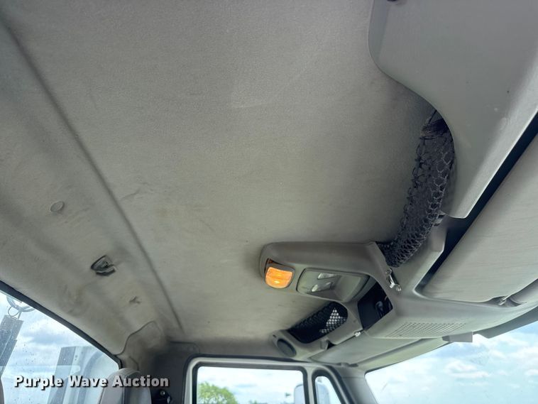 image for item NA9437 2013 International ProStar+ 122 semi truck