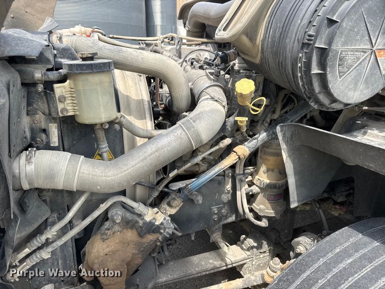 image for item NA9437 2013 International ProStar+ 122 semi truck