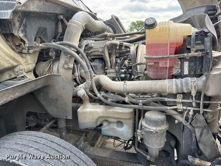 image for item NA9437 2013 International ProStar+ 122 semi truck