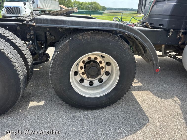 image for item NA9437 2013 International ProStar+ 122 semi truck