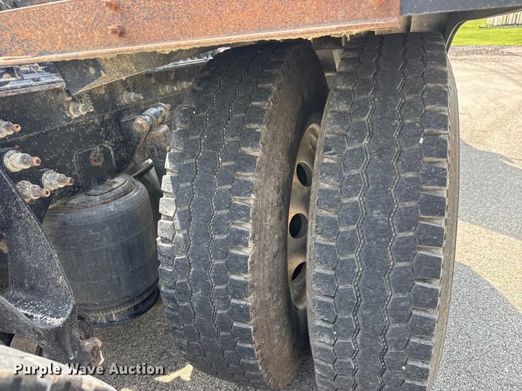 image for item NA9437 2013 International ProStar+ 122 semi truck