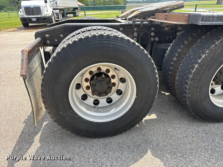image for item NA9437 2013 International ProStar+ 122 semi truck