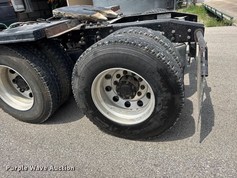 image for item NA9437 2013 International ProStar+ 122 semi truck
