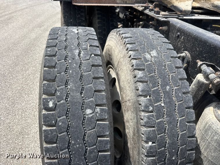 image for item NA9437 2013 International ProStar+ 122 semi truck