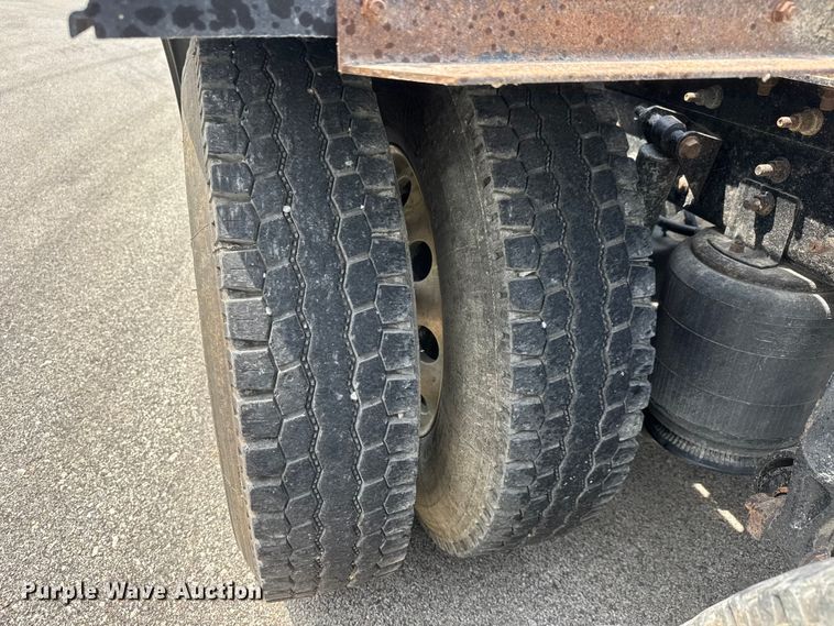 image for item NA9437 2013 International ProStar+ 122 semi truck