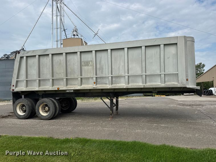 image for item NA9438 1989 Travis 28FT-S-96-FT-TA end dump trailer