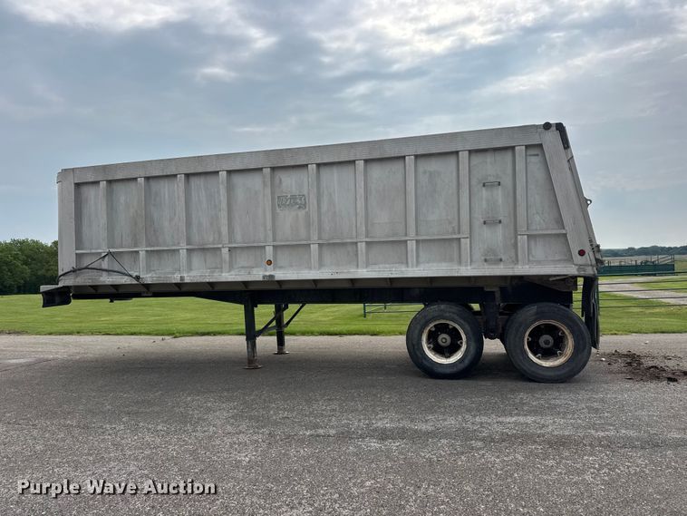 image for item NA9438 1989 Travis 28FT-S-96-FT-TA end dump trailer