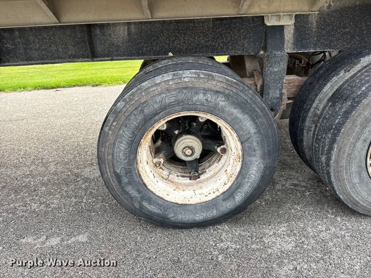 image for item NA9438 1989 Travis 28FT-S-96-FT-TA end dump trailer