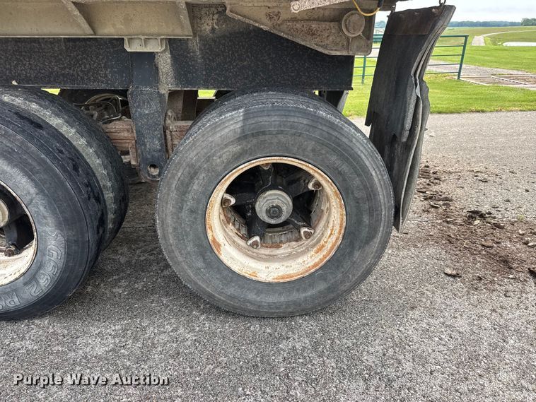 image for item NA9438 1989 Travis 28FT-S-96-FT-TA end dump trailer