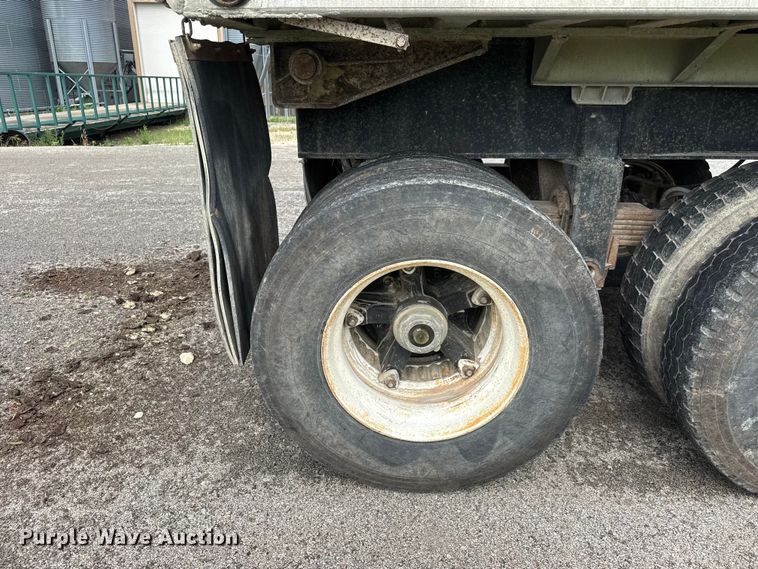 image for item NA9438 1989 Travis 28FT-S-96-FT-TA end dump trailer