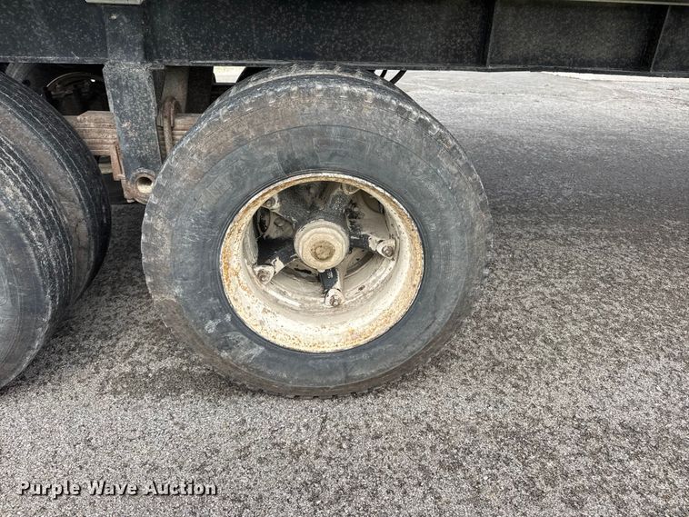 image for item NA9438 1989 Travis 28FT-S-96-FT-TA end dump trailer