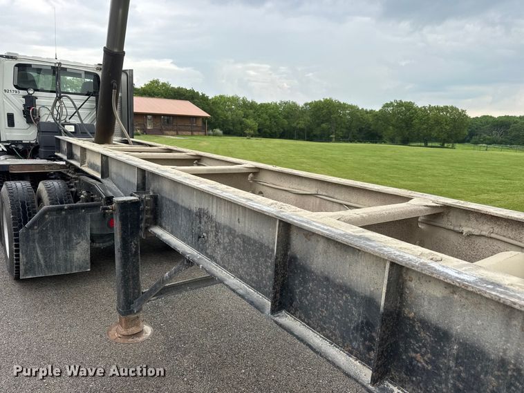 image for item NA9438 1989 Travis 28FT-S-96-FT-TA end dump trailer