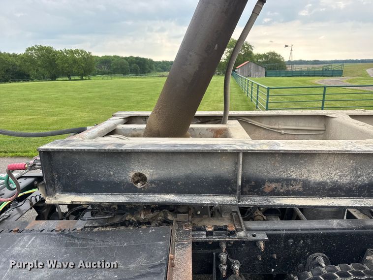 image for item NA9438 1989 Travis 28FT-S-96-FT-TA end dump trailer