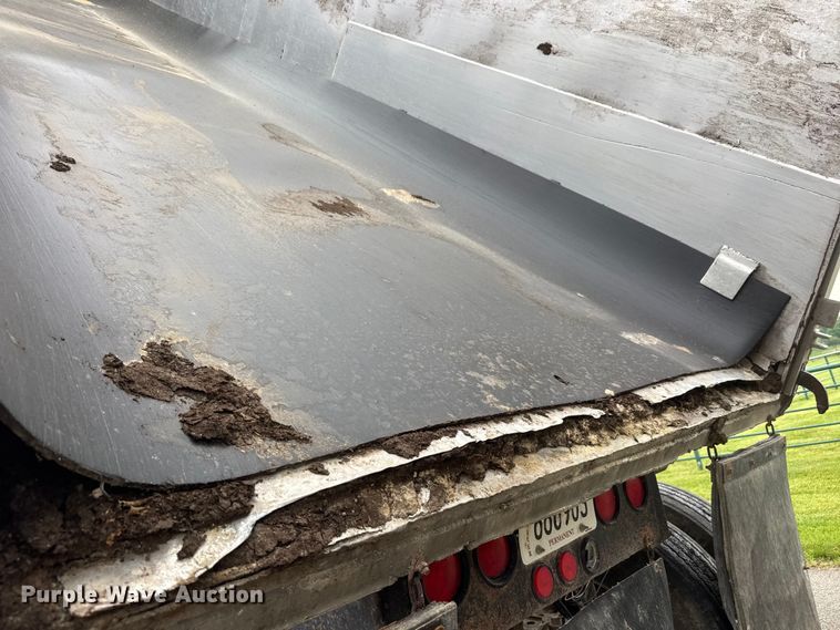 image for item NA9438 1989 Travis 28FT-S-96-FT-TA end dump trailer