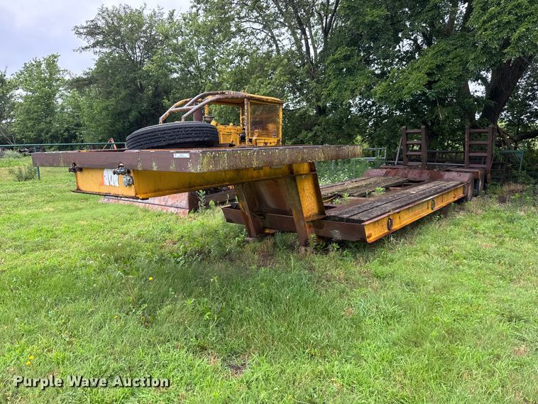 image for item NA9441 1975 Hyster C25TDA drop deck equipment trailer