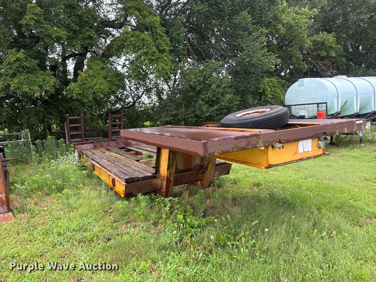 image for item NA9441 1975 Hyster C25TDA drop deck equipment trailer