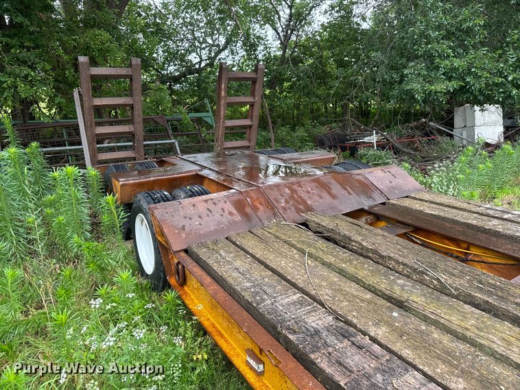 image for item NA9441 1975 Hyster C25TDA drop deck equipment trailer