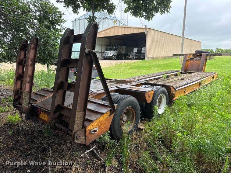 image for item NA9441 1975 Hyster C25TDA drop deck equipment trailer