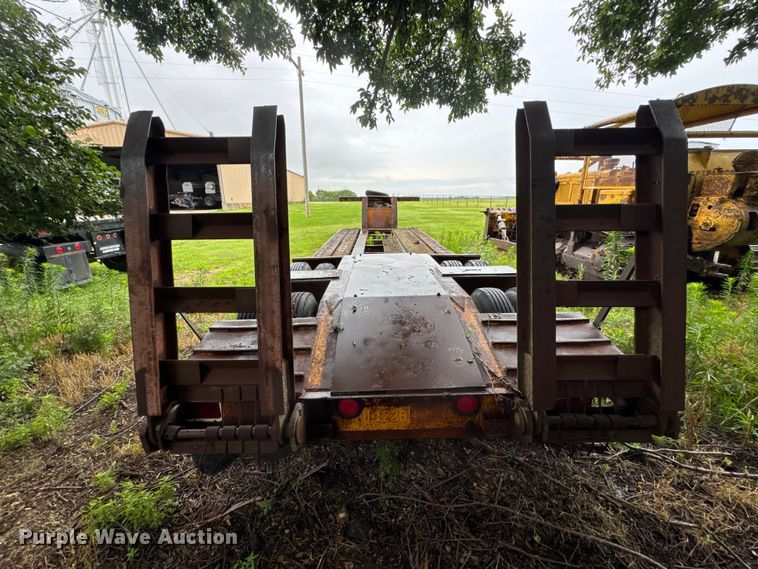 image for item NA9441 1975 Hyster C25TDA drop deck equipment trailer