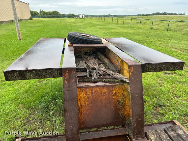 image for item NA9441 1975 Hyster C25TDA drop deck equipment trailer
